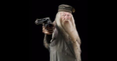 Dumbledore fegyverrel a kezében