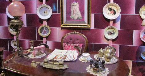 Dolores Umbridge dolgozószobája, ami hűen tükrözi ízlését